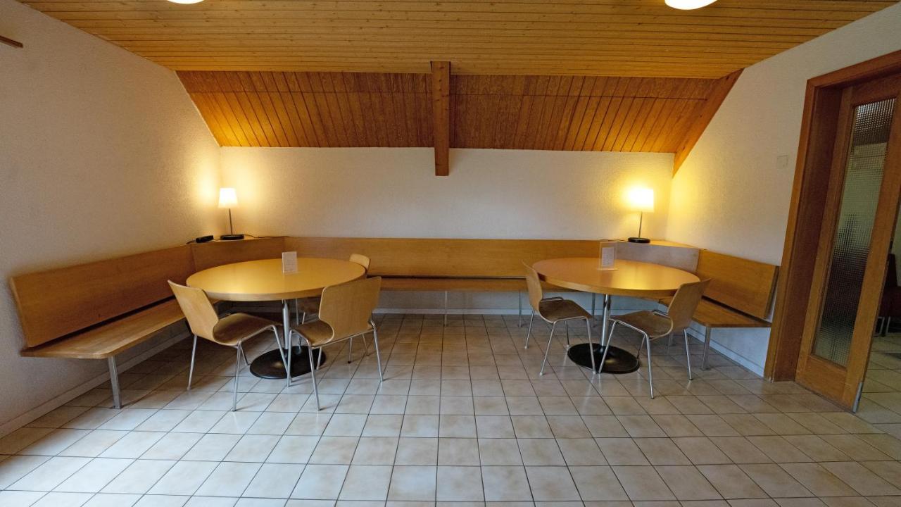 Delémont Youth Hostel Buitenkant foto